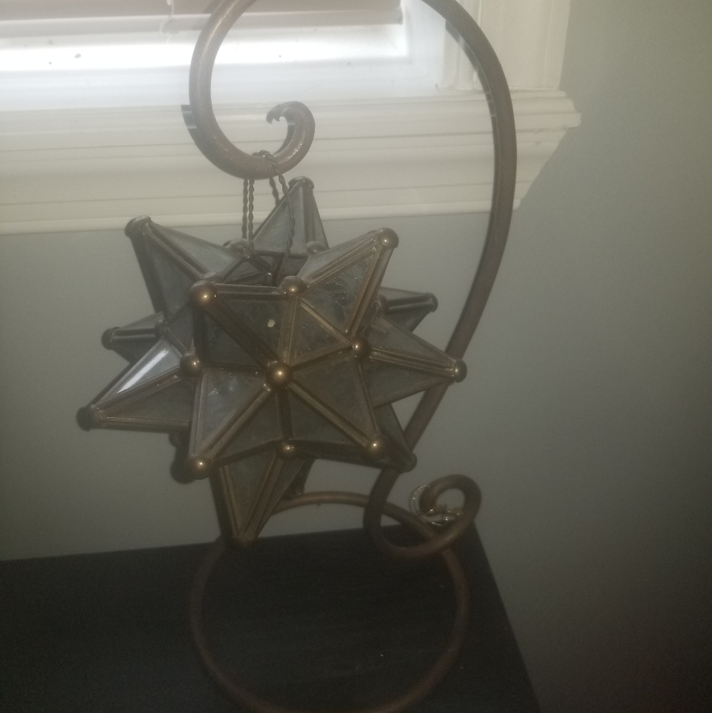 Tea light candle holder